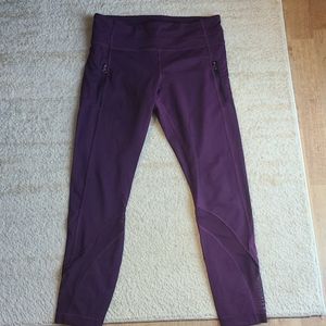 LULULEMON Legging with mesh calf detail.  SIZE 8